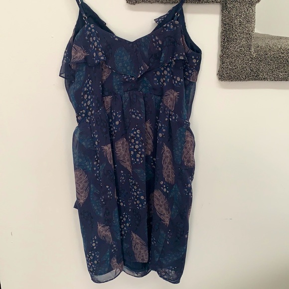 FLOW DRESS WITH UNIQUE FEATHER PATTERN - Picture 3 of 5